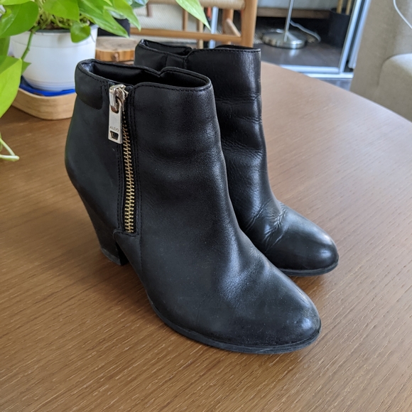 Aldo black leather ankle boots - Picture 2 of 2